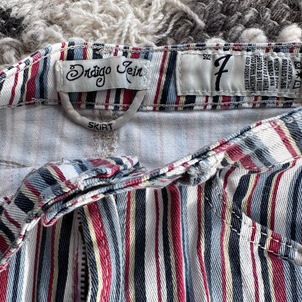 🌸🌞🌼Item Details 🌻🌞🌸
98% Cotton, 2% Sx
stripes, white, yellow, blue
Size 7